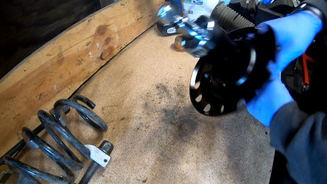 Car Shock Absorber Strip & Reassembly. смотреть онлайн