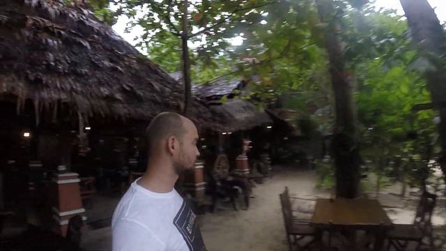 вид на пляж и ресторан смотреть онлайн