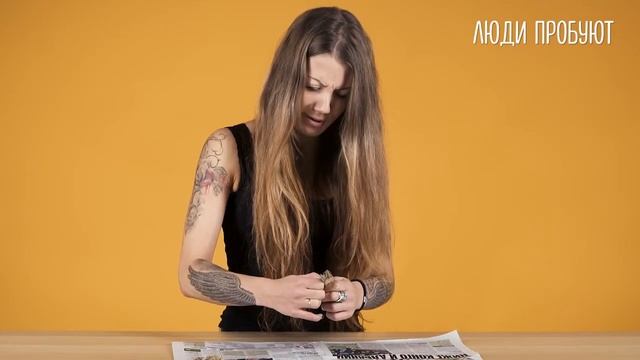 Девушки пробуют чистить воблу смотреть онлайн