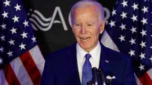 Захарова: весь мир ищет выход из созданного Байденом тупика по Украине