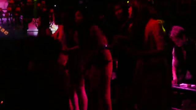 Танцы в ночном клубе в Китае.舞蹈在中国夜总会。Disco in Yangzhou. Dancing in night clubs in China.