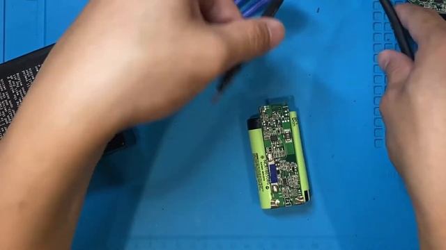 英國品牌KEF MUO藍芽喇叭 電池故障 無法蓄電 該如何維修更換? Battery Replacement