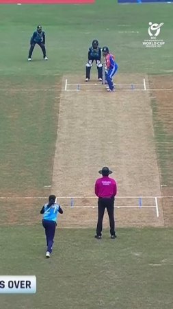 Shashini Gimhani bowled with her left arm and right in the same over against India  #U19WorldCup