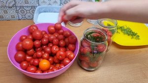 Рецепт ПОКОРИЛ ВСЕХ своим вкусом! Помидоры на зиму с морковной ботвой