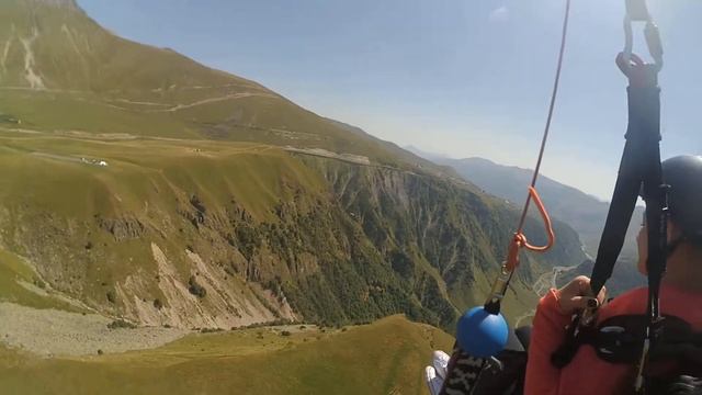 046285 x gudauri paragliding полет гудаури skyatlantida com بالمظلات، جورجيا بالمظلات gudauriparag смотреть онлайн
