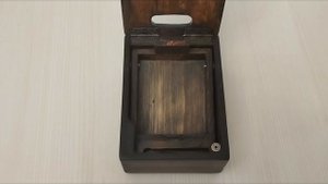 ШКАТУЛКА-СИГАРЕТНИЦА (с механической подачей сигарет).