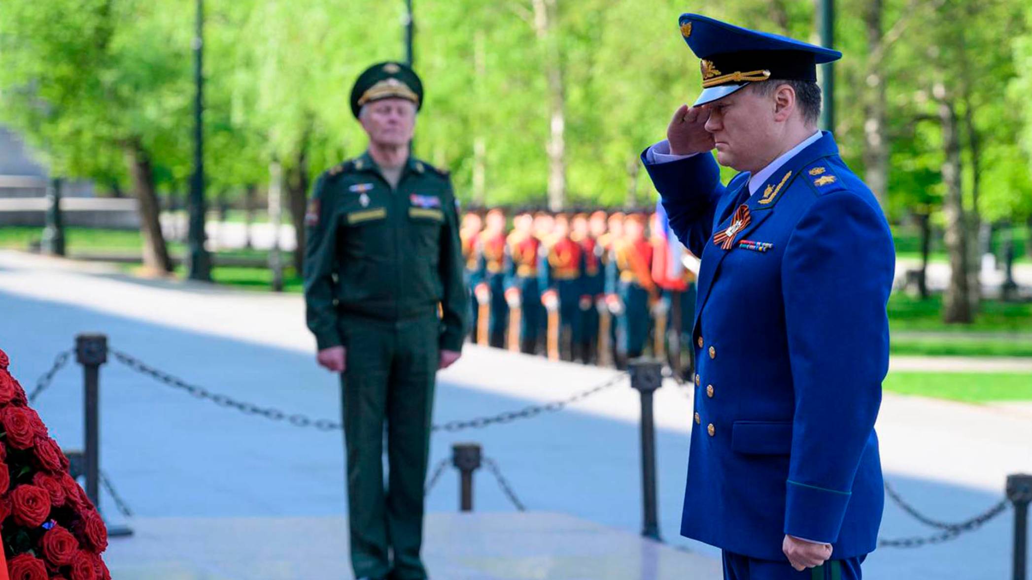 Краснов возложил цветы к к Могиле Неизвестного Солдата в Александровском саду