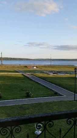 Вид из окна гостиницы в замке Шереметева