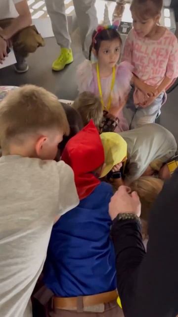 Вчера папы с детьми искали и нашли лучшего папу Галактики на просторах нашей выставки💪🏻 смотреть онлайн