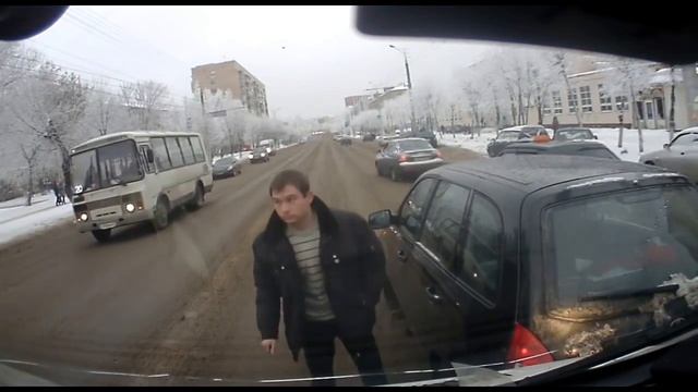 Хотел проучить автобус, в итоге проучил регистратора смотреть онлайн