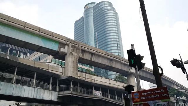 Последний светофор перед Baiyoke Ski Hotel
