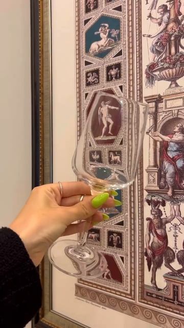 💫Коллекция стекла Ovid олицетворяет простой и классический дизайн, подходящий для многих случаев.