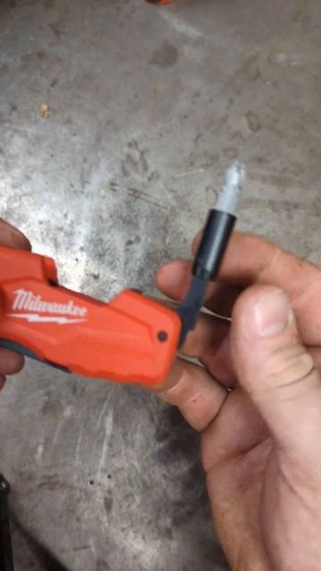 Milwaukee Fastback screwdriver knife #tools #cooltools #milwaukeetools #milwaukee #edc смотреть онлайн