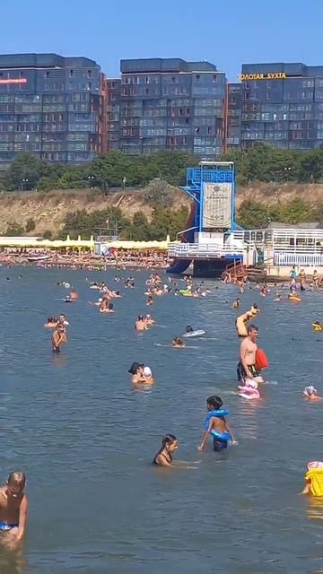 АНАПА. Золотая бухта. 29.08.22г. В этом году сколько будет отдыхающих? смотреть онлайн