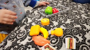 играем в игрушечную еду, детские игры