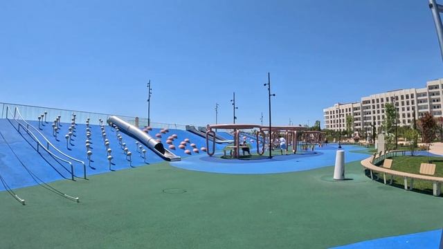 Детская площадка на Имеретинской набережной города Сочи смотреть онлайн