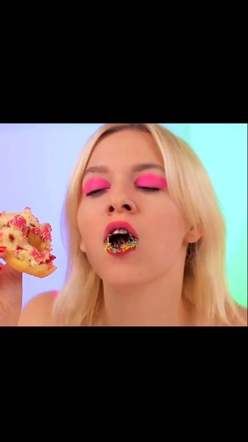 Это самое вкусное пончик, который я когда-либо пробовал! смотреть онлайн