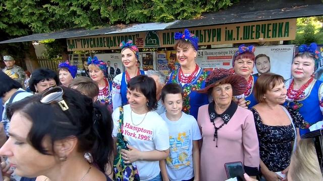 Наталія Фаліон і Лісапетний батальйон виступають у Трускавці на бюветі 23 серпня 2024 р.
