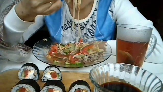 МУКБАНГ роллы, кук-си смотреть онлайн