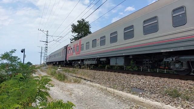 Электровоз 2ЭС4К-105 с поездом №79/80 Архангельск - Адлер! смотреть онлайн
