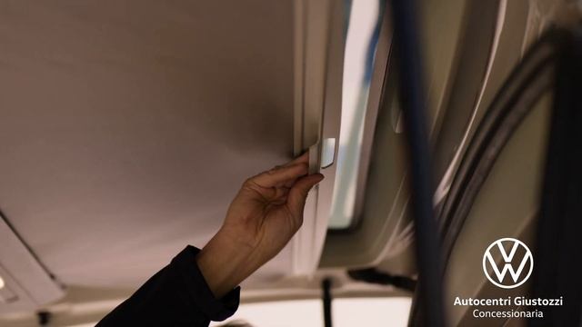 Montaggio parasole per finestrini | Volkswagen California - Come fare per? смотреть онлайн