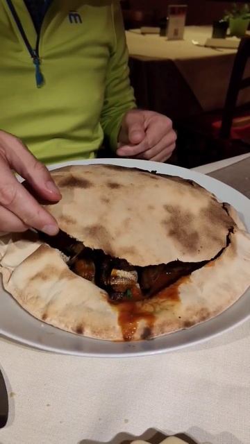 Ракушки и раковины в тесте😲 самое странное, что я ела в Италии #обед #ужин #рецепты #пицца #рестора смотреть онлайн