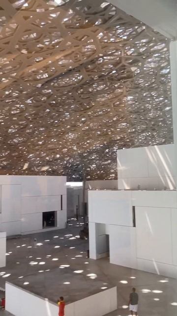 Лувр Абу-Даби, само здание смотреть онлайн