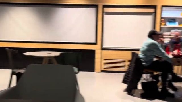 Столовая, бар, ресторан в отеле Мокси в Лионском аэропорту. смотреть онлайн