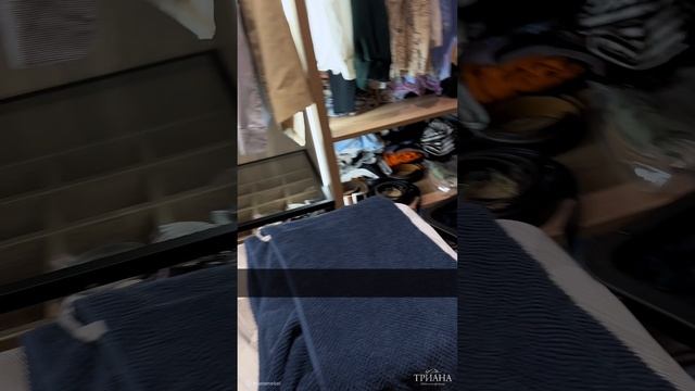 Гардеробная с радвижными рифленными дверьми