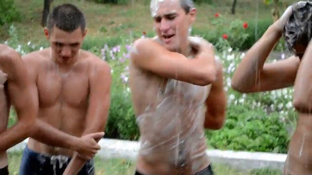 Лазурне 2012. Душ під дощем смотреть онлайн