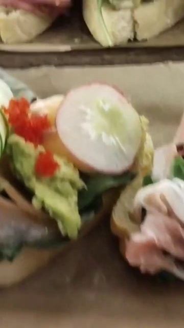 Ресторанские блюда для гостей. смотреть онлайн