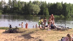 ОЗЕРО ТОРФЯНКА - популярное Байк-озеро / Подмосковные пляжи