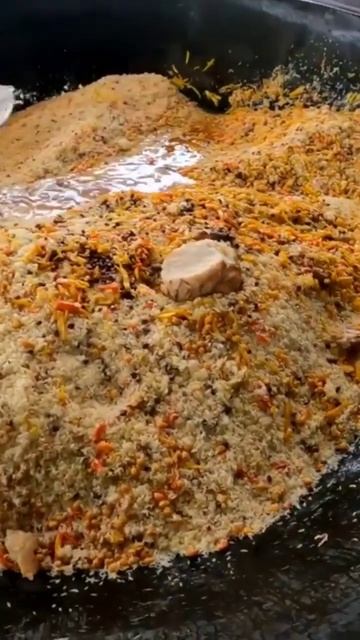 ГИГАНТСКИЙ КАЗАН ПЛОВА В УЗБЕКИСТАНЕ смотреть онлайн