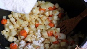 Бархатный крем-суп из картофеля и сельдерея с сыром