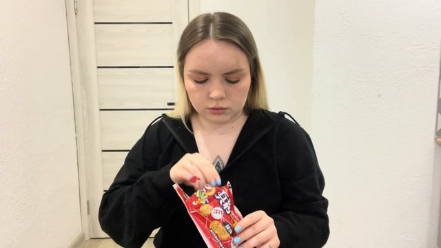 ПРОБУЮ АЗИАТСКИЕ СНЭКИ|СЛАДКИЙ ПИРОЖОК С МЯСОМ|МУКБАНГ смотреть онлайн