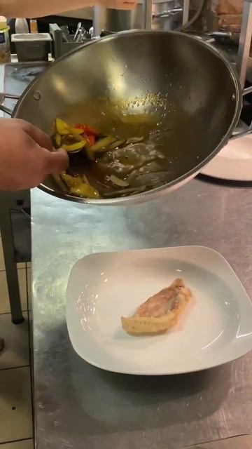 Морской окунь с овощами по-тайски от шеф-повара Арт-шоу-ресторана "Балаган-Сити"