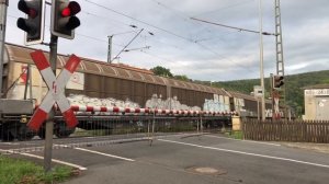 Грузовые поезда на железнодорожном переезде / Freight trains at the railway crossing #yotubevideo