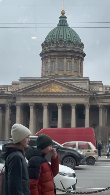 Чай Масала с видом на Казанский собор. Невский проспект. Санкт-Петербург.  Виды Санк-Петербурга смотреть онлайн