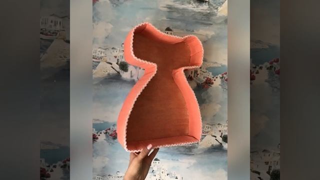 Букет из конфет в коробке в форме платья. смотреть онлайн