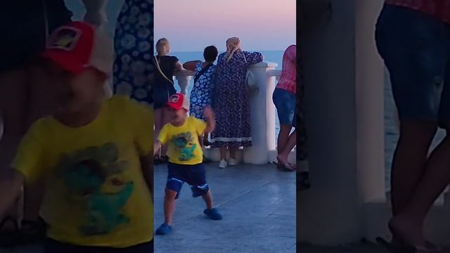 Анапа 6 августа #KoляSuperMario ,Малая Бухта #уличныемузыканты смотреть онлайн