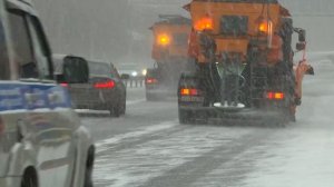 На дорогах Казани идёт противогололедная обработка