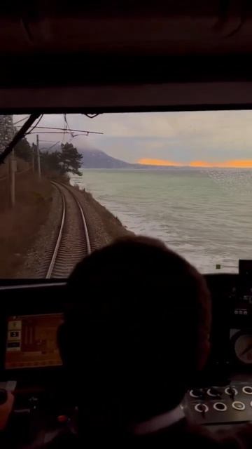 Море Абхазии из кабины поезда смотреть онлайн