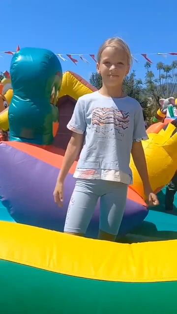 БАТУТЫ - БЕСПЛАТНО В ДЕНЬ ЗАЩИТЫ ДЕТЕЙ В ТУРУИИ #турция #аланья #батуты смотреть онлайн