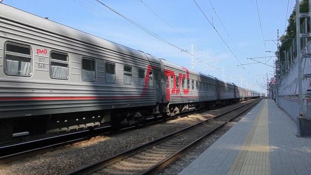 Электровоз 2ЭС4к-128 с пассажирским смотреть онлайн