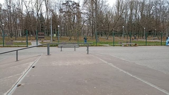 VLOG BMX:катание в скейт парке, сделал бар на стол... смотреть онлайн