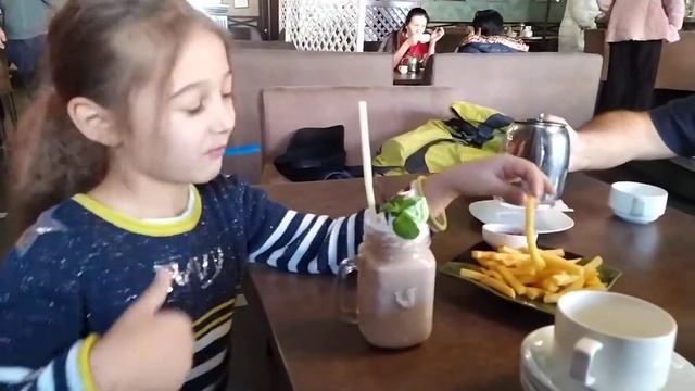 Зашли в Assorti на Чимбулаке смотреть онлайн