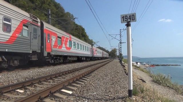 Электровоз 2ЭС4К-095 с пассажирским поездом смотреть онлайн