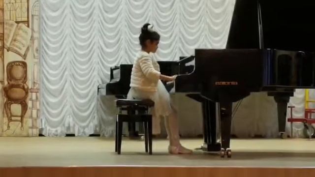 И.С.Бах Маленькая прелюдия ре минор Ева Татевосян-2класс смотреть онлайн