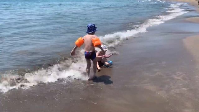 Игры с маленьким китом) смотреть онлайн