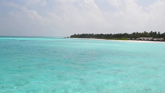 Maldives. View from the pier at the Italian restaurant on Sun Island/Мальдивы. Вид с пирса на остро смотреть онлайн